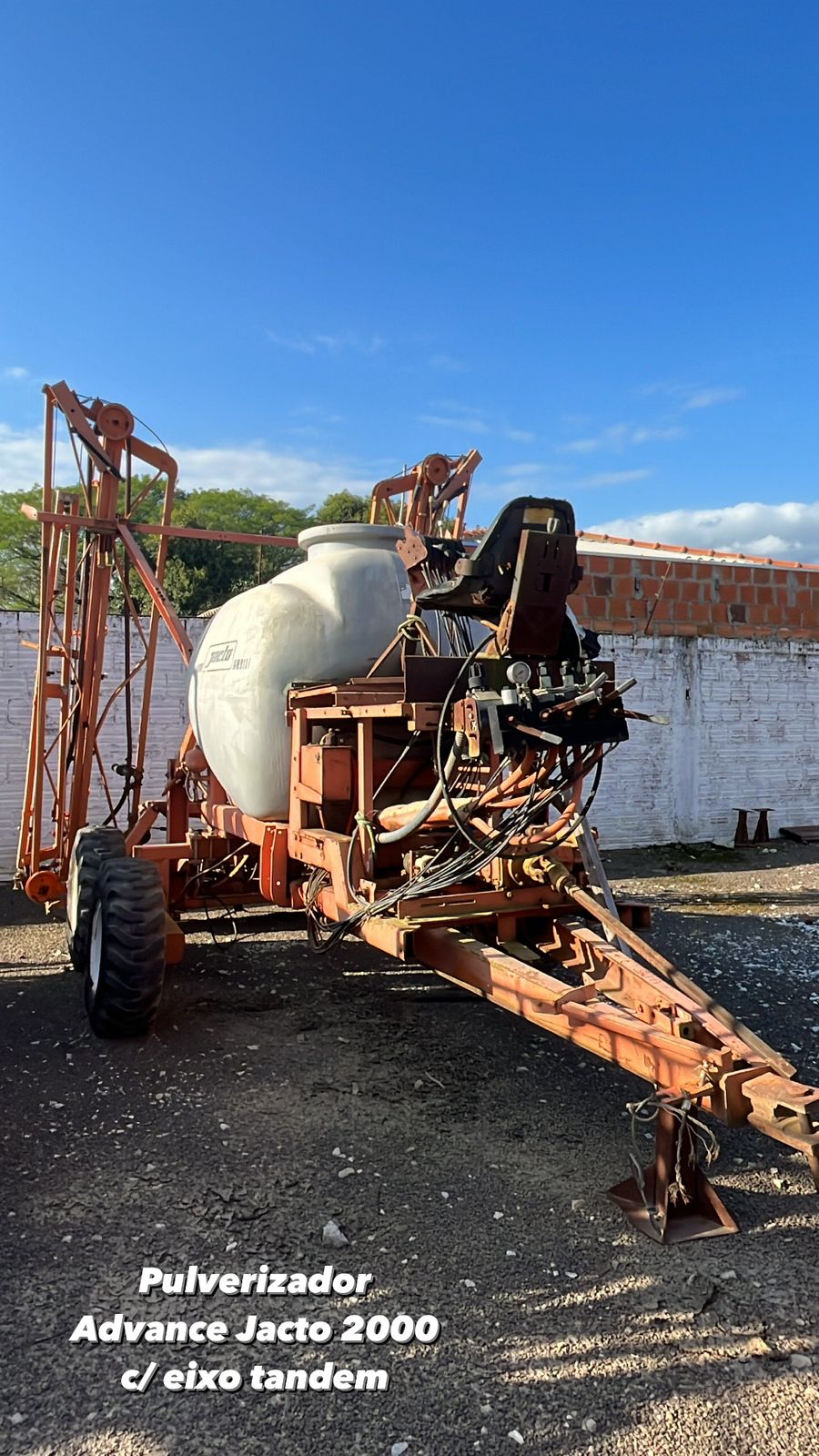 Pulverizador Agrícola Advance 2000 com eixo Tandem Jacto